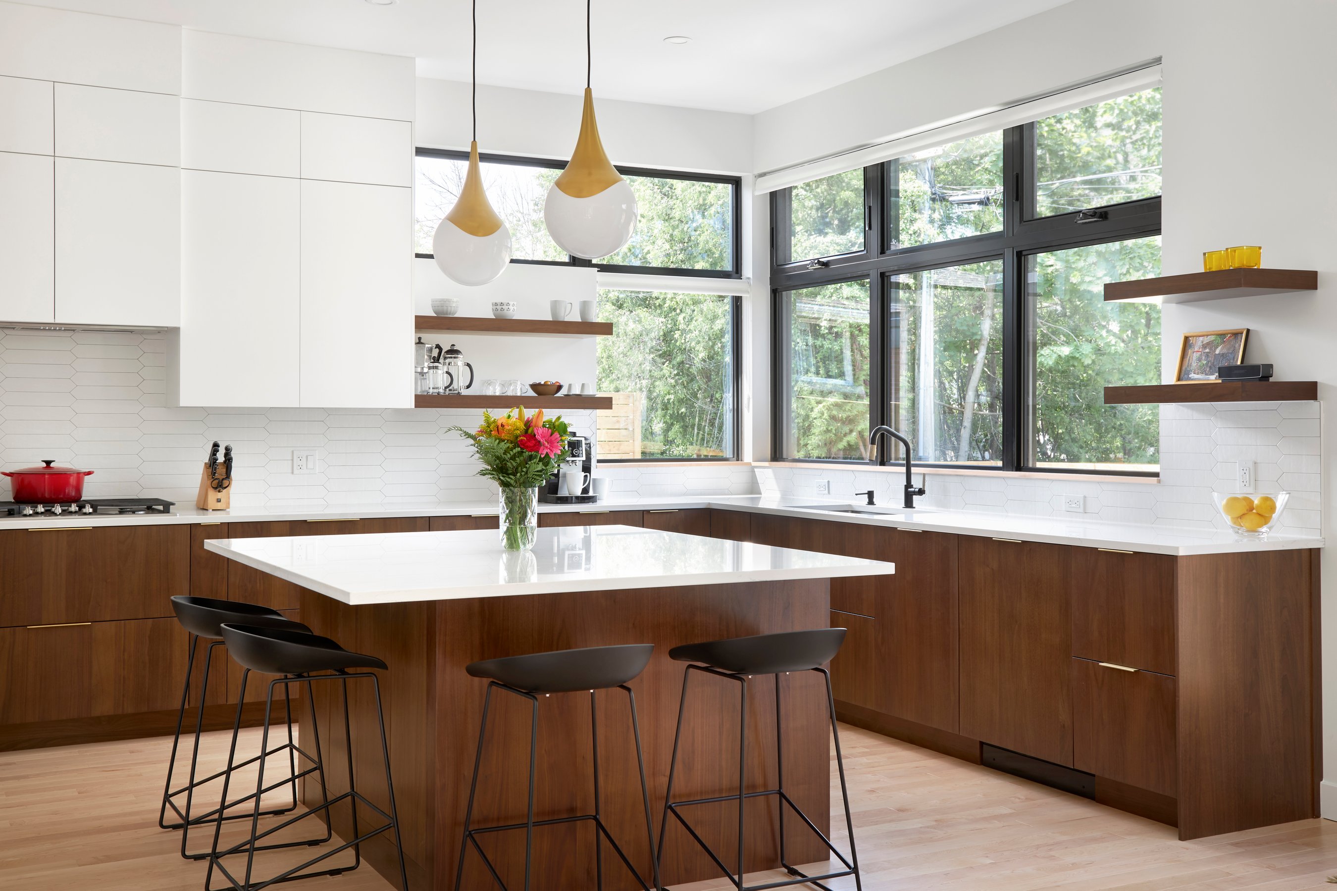 Melamine vs. Natural Wood Cabinets